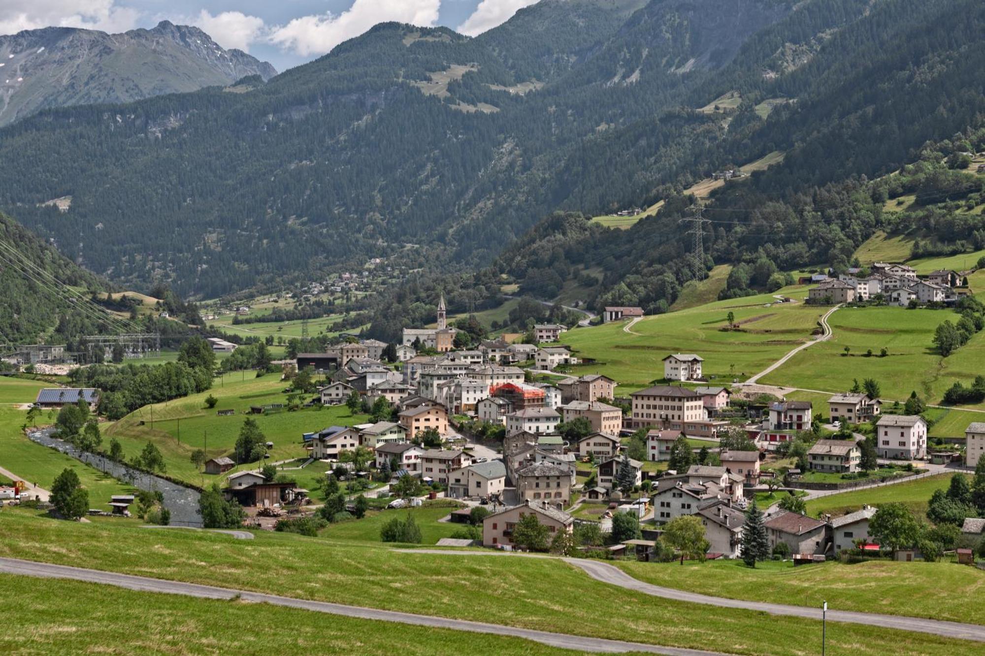 Ristorante Pensione Chalet Stazione Hotel Poschiavo Exterior photo