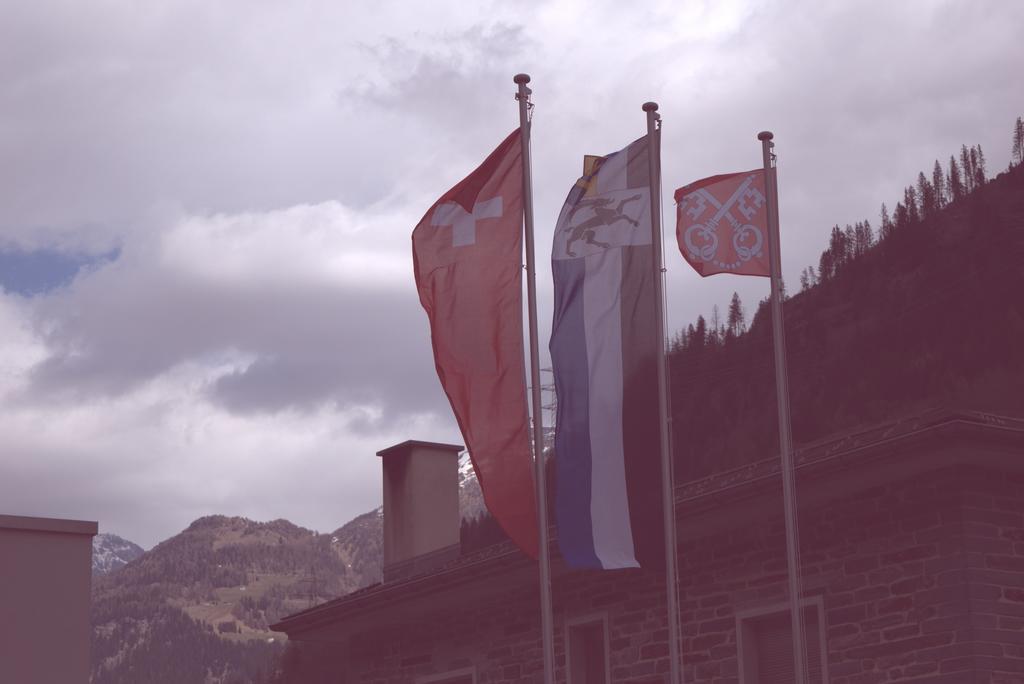 Ristorante Pensione Chalet Stazione Hotel Poschiavo Exterior photo